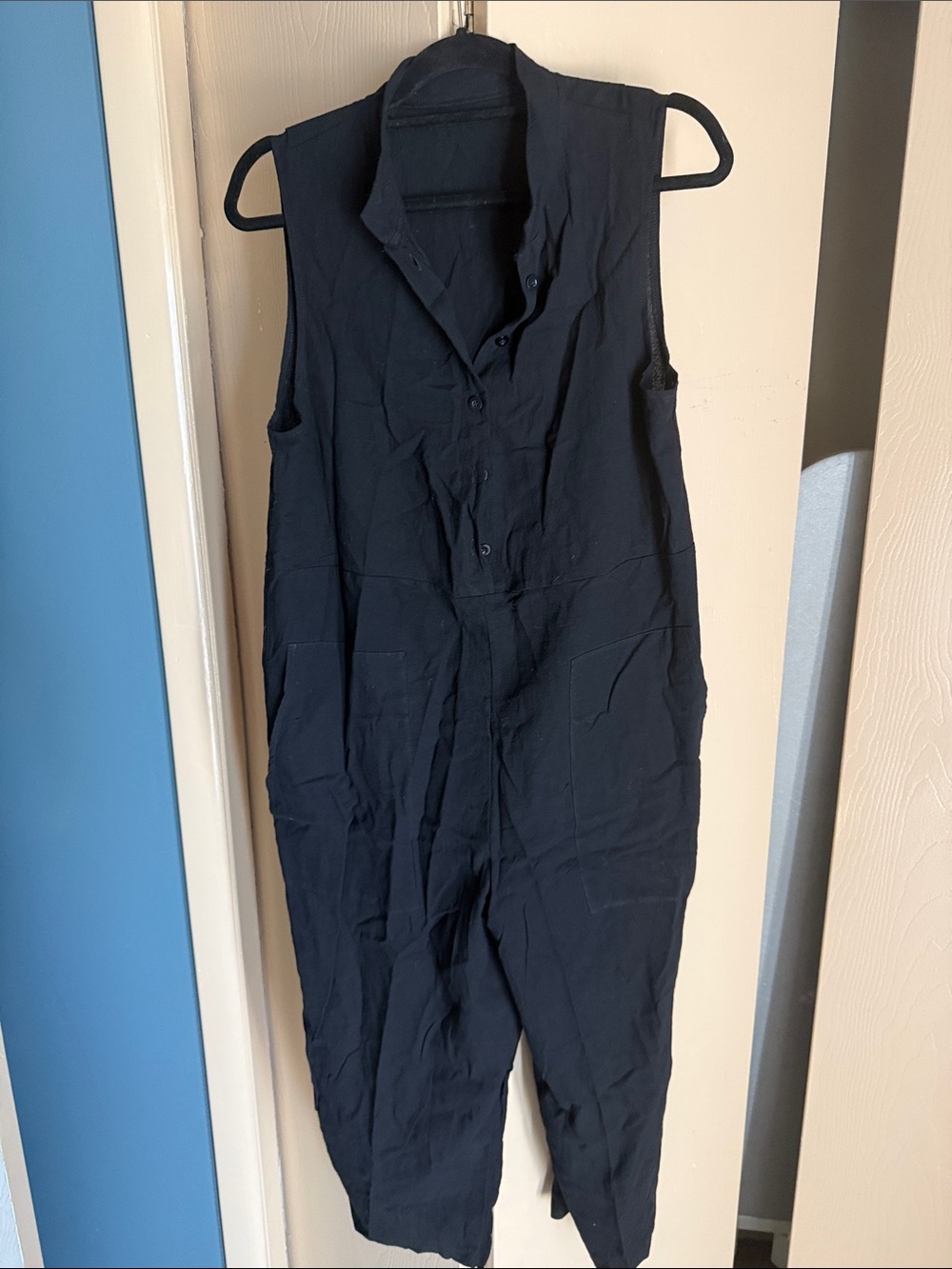 Casual Sleeveless Black Jumpsuit with Pockets - Picture 5 of 6